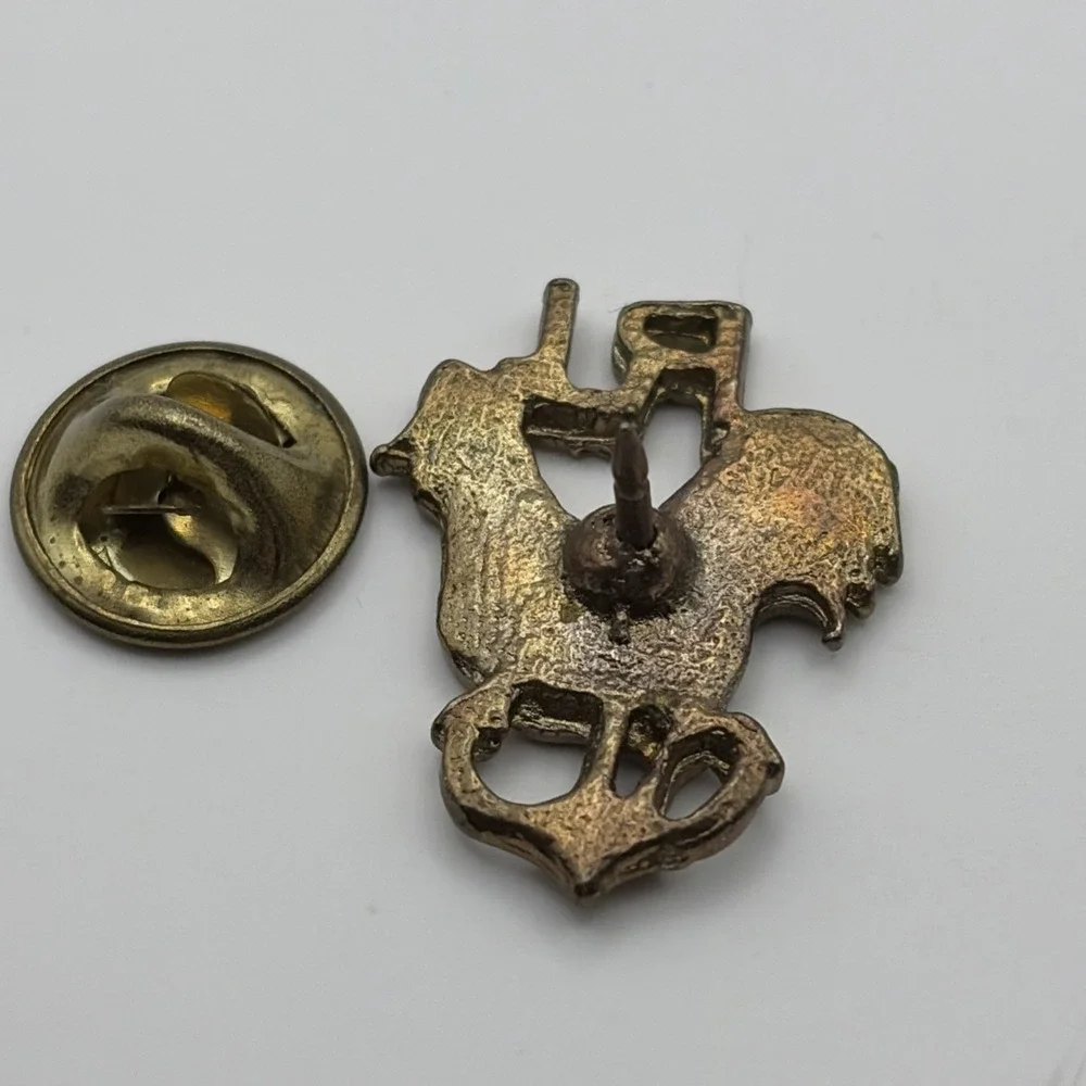 Rhode Island Red Chicken State‎ Bird Anchor Lapel Hat Pin